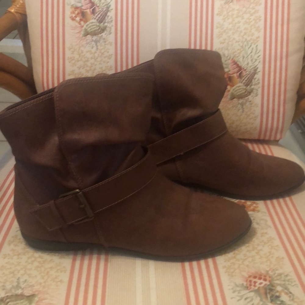 Brown short ankle boots!